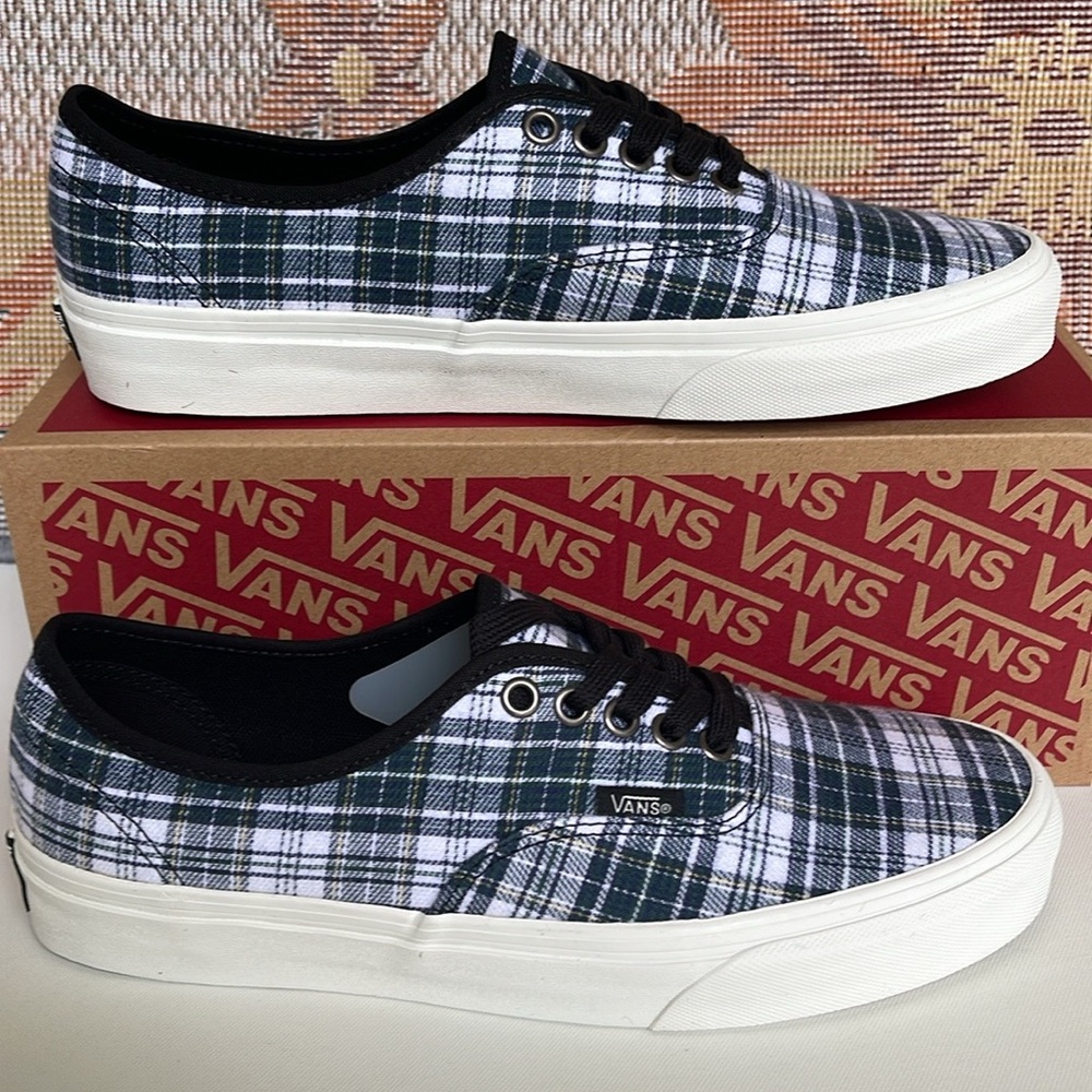Vans Men’s Authentic
Grunge Plaid Multi
VN0009PVBMB
Sneakers - Picture 3 of 16